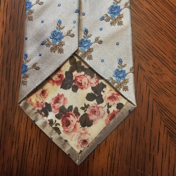 Paul Smith Floral Blue Roses Silver Background Men's Silk Tie Made In Italy - Picture 5 of 7